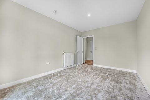 3 bedroom flat to rent, Cairncross House, 17 Townsend Road, London
