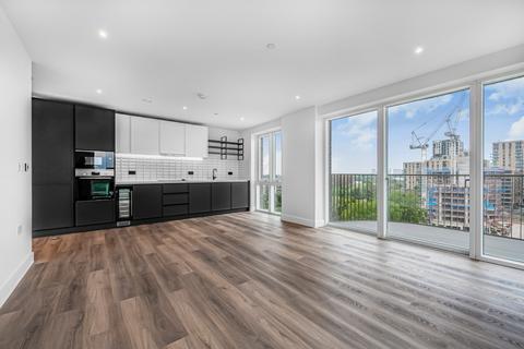 3 bedroom flat to rent, Cairncross House, 17 Townsend Road, London
