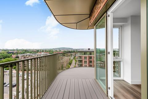 3 bedroom flat to rent, Cairncross House, 17 Townsend Road, London