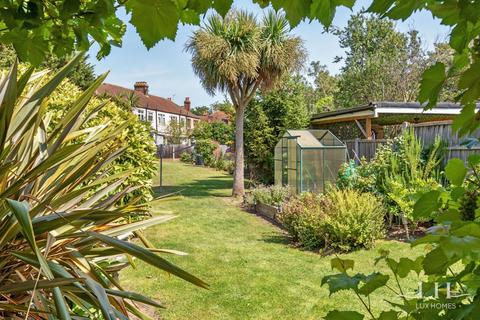 3 bedroom semi-detached house for sale, North Street, Romford