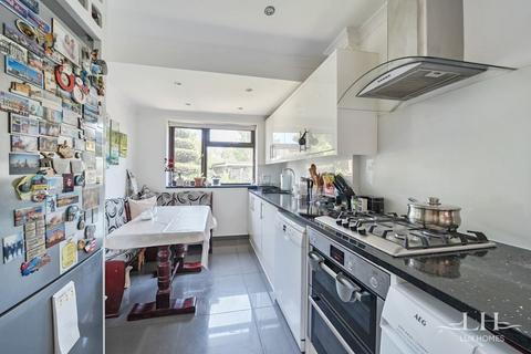 3 bedroom semi-detached house for sale, North Street, Romford