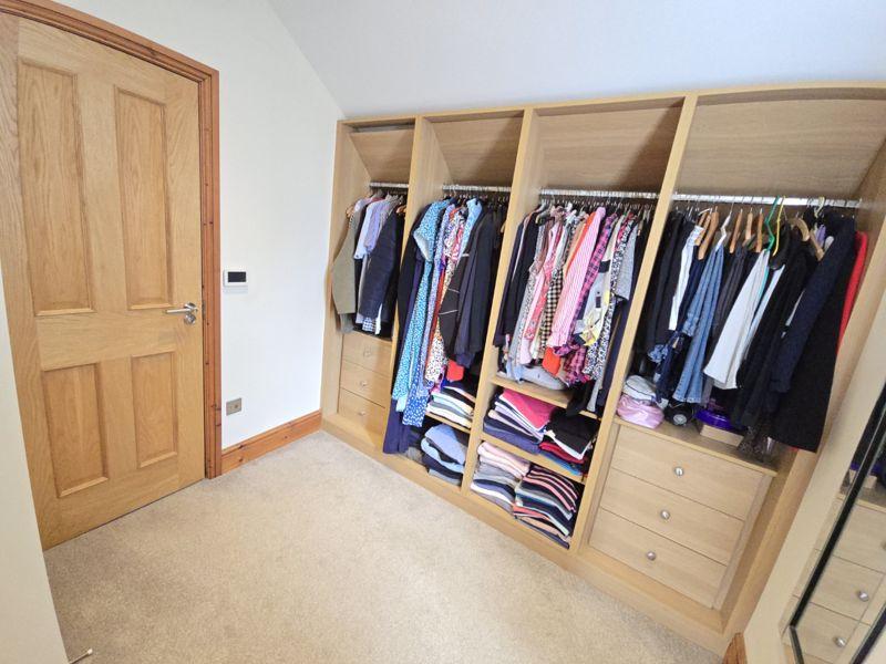 Walk-In-Wardrobe