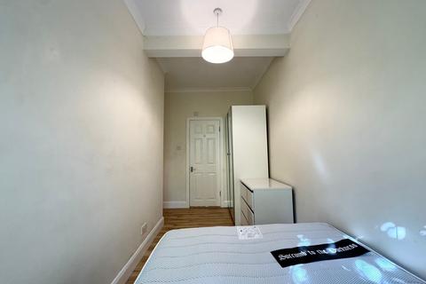3 bedroom apartment to rent, 9 Peckham High Street, London SE15