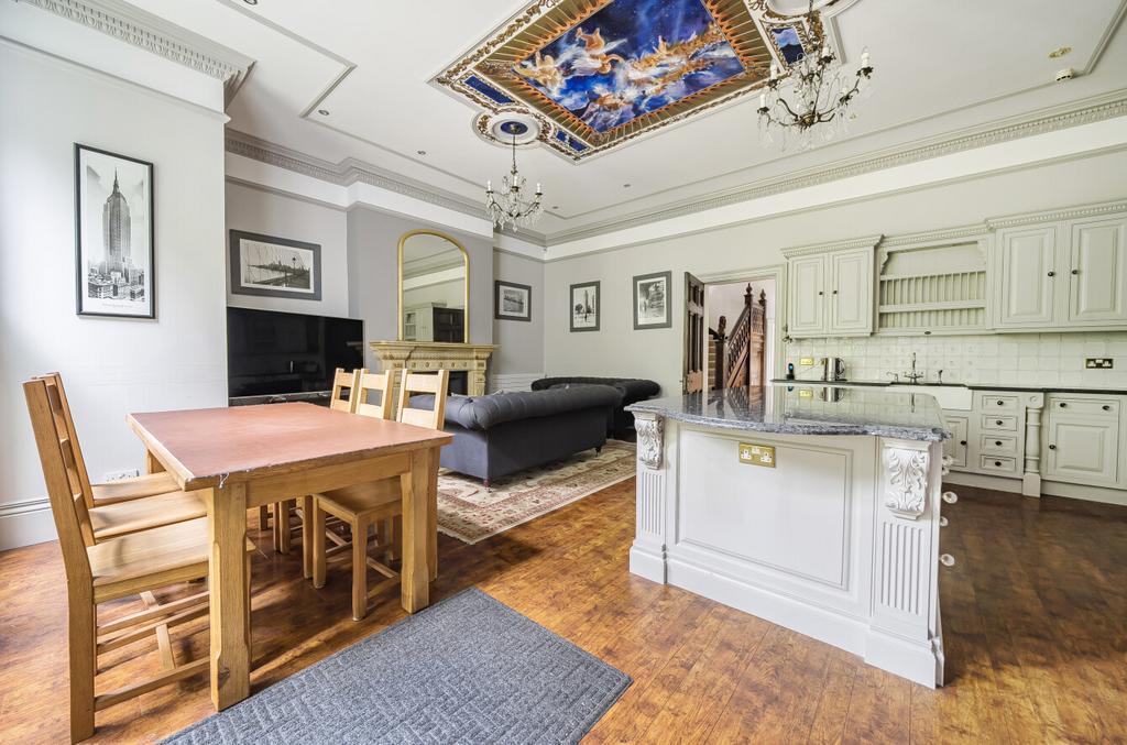 Kitchen/Dining