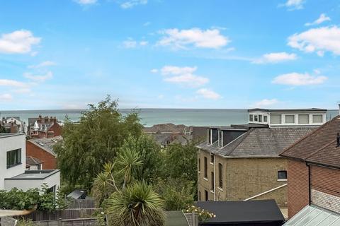 2 bedroom apartment to rent, Park Road, Cowes PO31
