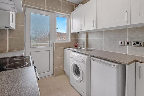 2 bedroom apartment to rent, Park Road, Cowes PO31