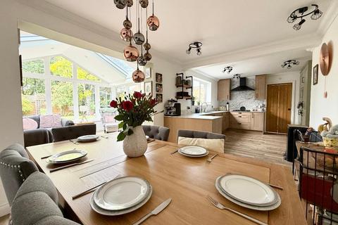 16 Walsingham Close, Luton, LU2 7AP