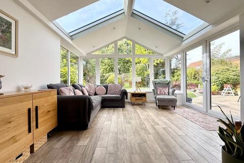 16 Walsingham Close, Luton, LU2 7AP