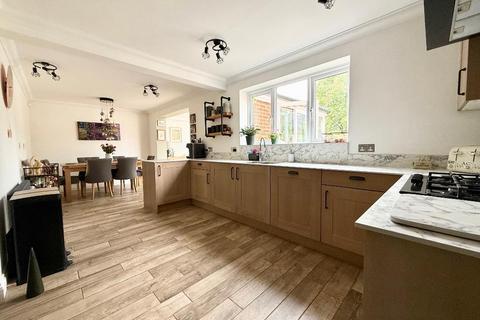 16 Walsingham Close, Luton, LU2 7AP