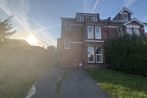 2 bedroom flat to rent, London Road, Deal CT14