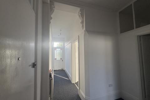2 bedroom flat to rent, London Road, Deal CT14
