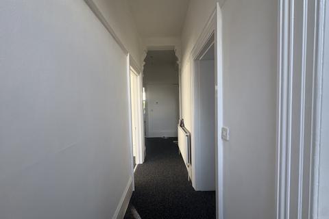 2 bedroom flat to rent, London Road, Deal CT14
