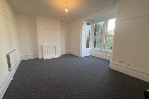 2 bedroom flat to rent, London Road, Deal CT14
