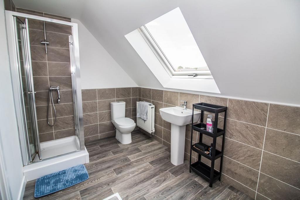 En-suite Pic 2.