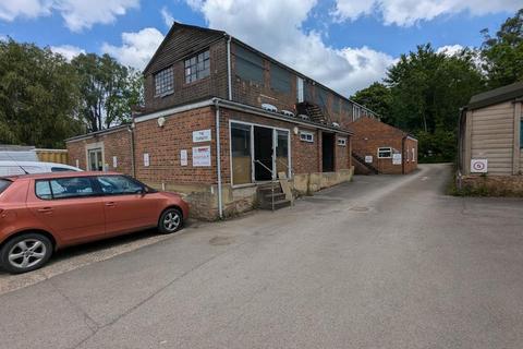 Distribution warehouse to rent, 22 Gosden Cmn Guildford GU5 0AJ