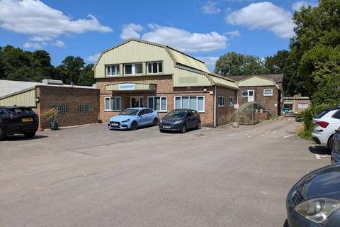 Distribution warehouse to rent, 22 Gosden Cmn Guildford GU5 0AJ