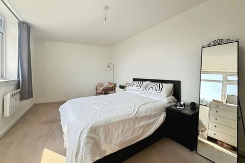 2 bedroom flat for sale, New Road, Southampton SO45