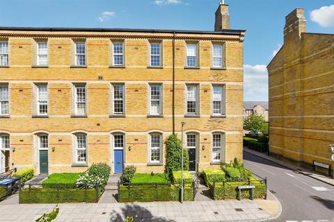 51 Brigade Place, Caterham, CR3 5ZU