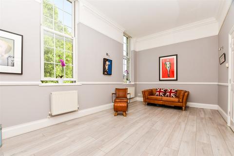 51 Brigade Place, Caterham, CR3 5ZU