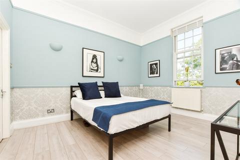 51 Brigade Place, Caterham, CR3 5ZU