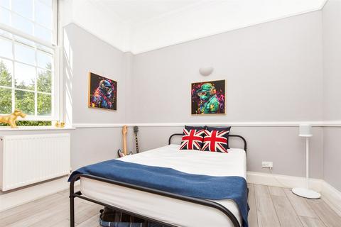 51 Brigade Place, Caterham, CR3 5ZU