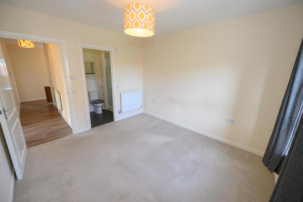 Bedroom 1 pic 2.jpg