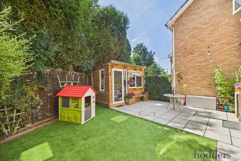 11 Beech Grove, Addlestone, KT15 1QQ