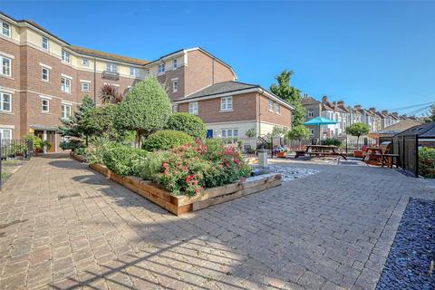 2 bedroom apartment for sale, The Broadway, Thorpe Bay, Essex, SS1