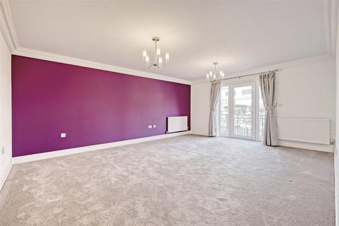 2 bedroom apartment for sale, The Broadway, Thorpe Bay, Essex, SS1
