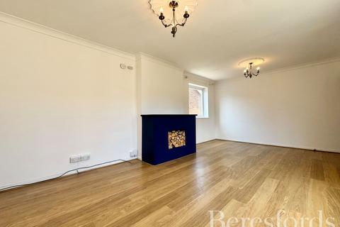 6 Thorncroft, Hornchurch, RM11 1EU