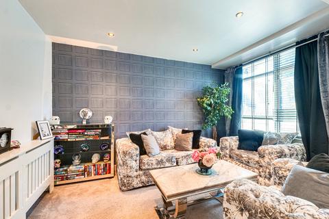 2 bedroom flat for sale, London Road, Leigh-on-sea, SS9