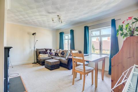 2 bedroom flat for sale, Barnet Way, Hove, BN3