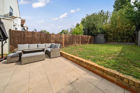 2 bedroom flat for sale, Crowborough Road, London, SW17