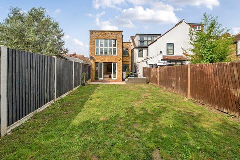 2 bedroom flat for sale, Crowborough Road, London, SW17