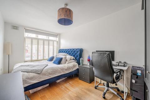 2 bedroom flat for sale, Crowborough Road, London, SW17