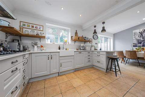 78 Maplefield, Park Street, St Albans, AL2 2BQ
