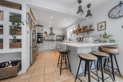 78 Maplefield, Park Street, St Albans, AL2 2BQ