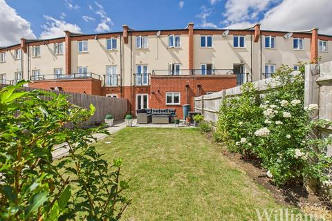 5 bedroom townhouse for sale, Nicholas Charles Crescent, Aylesbury HP18