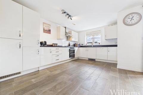 5 bedroom townhouse for sale, Nicholas Charles Crescent, Aylesbury HP18