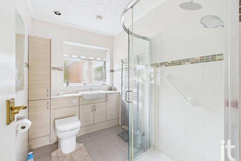 2 bedroom detached bungalow for sale, Capesthorne Road, High Lane, Stockport, SK6