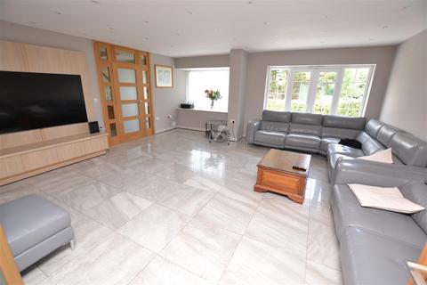 6 bedroom detached house for sale, Petersfield, Chelmsford