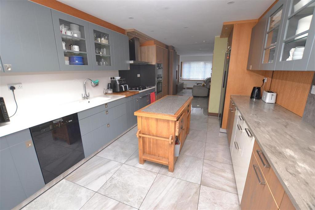 Kitchen /