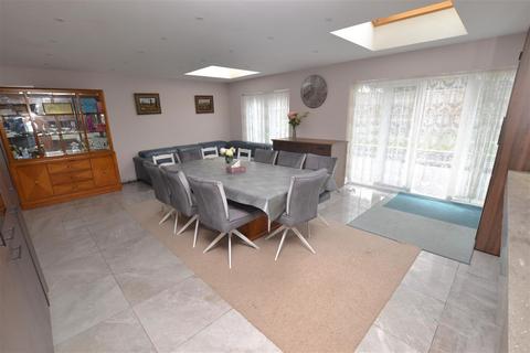 6 bedroom detached house for sale, Petersfield, Chelmsford