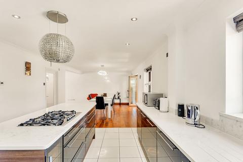 4 bedroom detached house for sale, Avenue Road, Rushden NN10