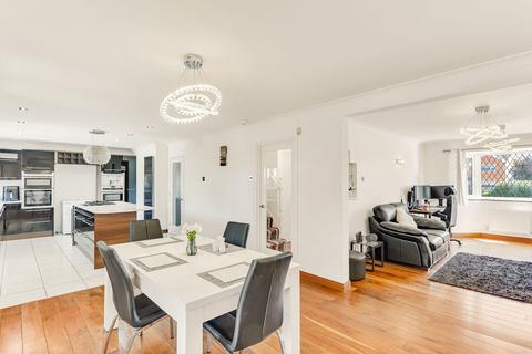 4 bedroom detached house for sale, Avenue Road, Rushden NN10