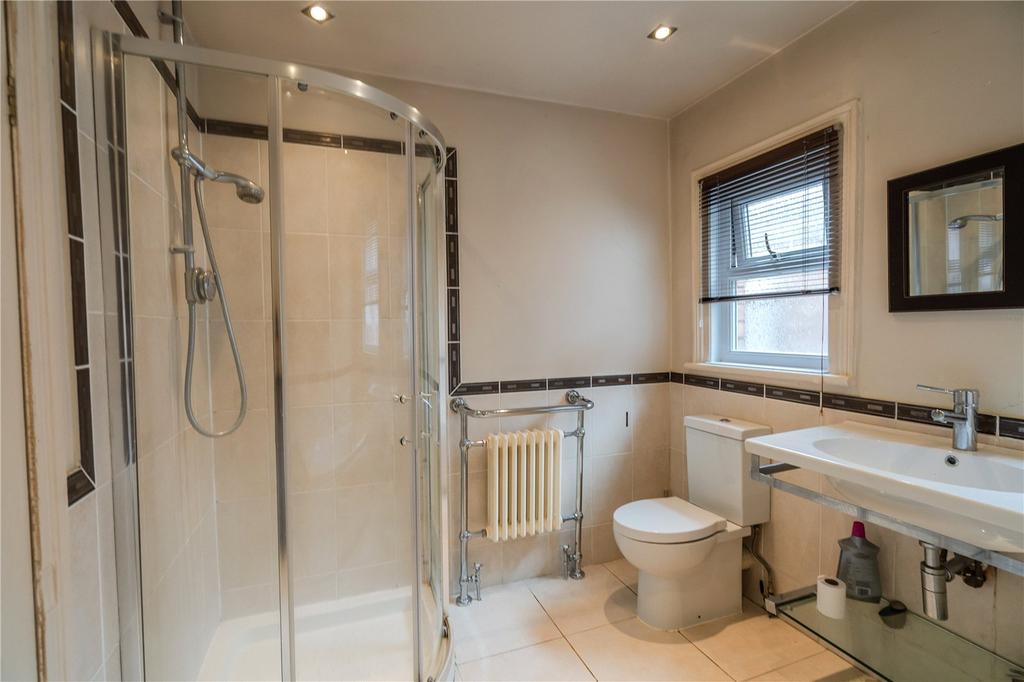 Family Bathroom (2)
