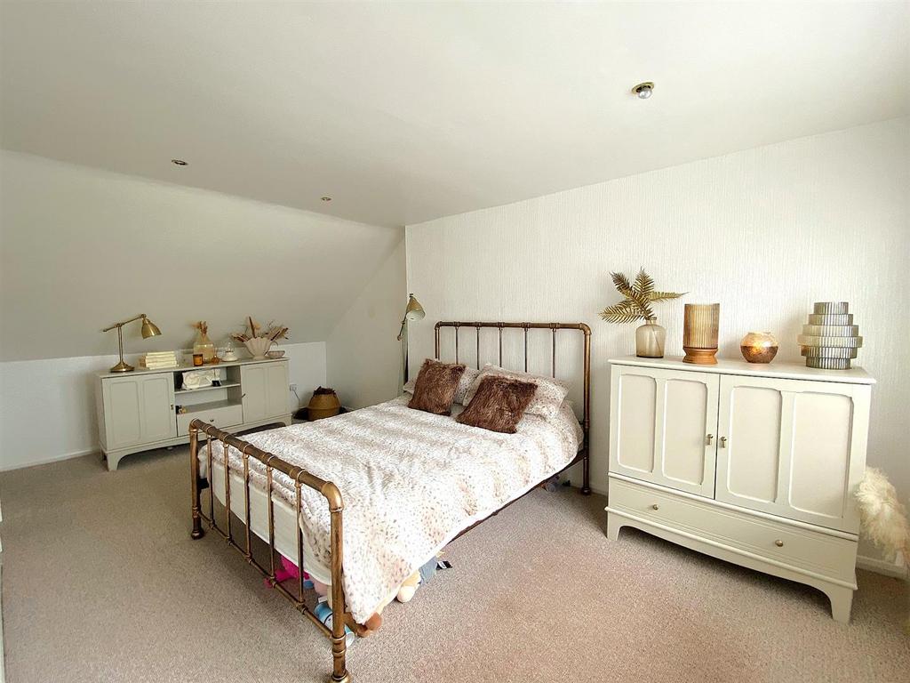 21 North Road - Bed1.jpg