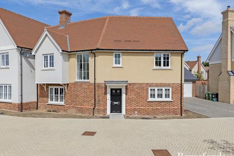 4 bedroom semi-detached house for sale, Thompson Gardens, Coggeshall, CO6