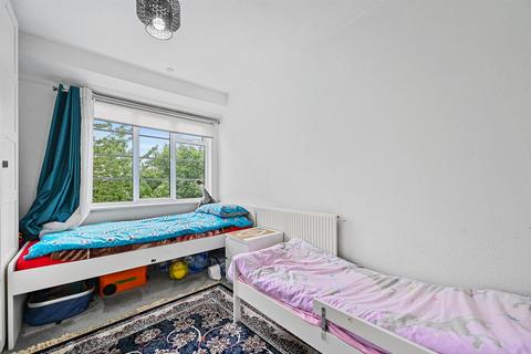 Flat 12, Hill Court Hanger Lane, London, W5 3DF