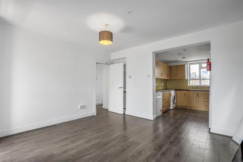 Flat 15, Knight House Huntsman Street, London, SE17 1QN